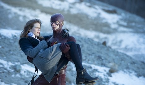 Danielle Panabaker, Grant Gustin - The Flash - The Nuclear Man - Photos