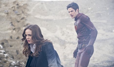 Danielle Panabaker, Grant Gustin - The Flash - Fallout - Photos