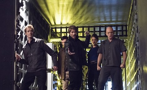 Liam McIntyre, Chad Rook, Britne Oldford, Anthony Carrigan - The Flash - Rogue Air - Photos