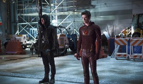 Stephen Amell, Grant Gustin - The Flash - Kampf der Giganten - Filmfotos