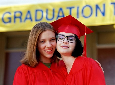 Scarlett Johansson, Thora Birch - Ghost World - Van film