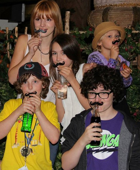 Kyle Red Silverstein, Bella Thorne, Emma Fuhrmann, Braxton Beckham, Alyvia Alyn Lind - Famille recomposée - Tournage