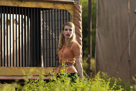 Emma Roberts - American Horror Story - Freak Show - Photos