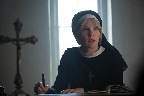 Lily Rabe - American Horror Story - Freak Show - Photos
