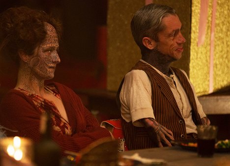 Grace Gummer, Mat Fraser - American Horror Story - Freak Show - Photos