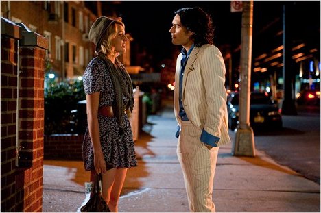 Greta Gerwig, Russell Brand - Arthur - Kuvat elokuvasta