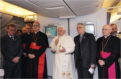 papež Benedikt XVI. - Francesco a pápež - Z filmu