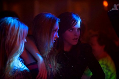 Taissa Farmiga, Emma Watson - Lopom a sztárom - Filmfotók