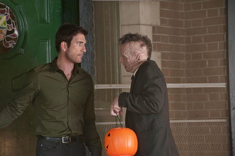 Dylan McDermott, Denis O'Hare - Amerikai Horror Story - Halloween: Part 1 - Filmfotók