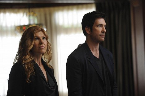 Connie Britton, Dylan McDermott - American Horror Story - Pilot - Van film