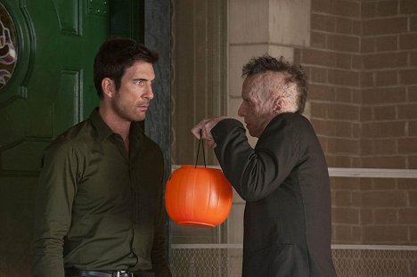 Dylan McDermott, Denis O'Hare - American Horror Story - Halloween: Part 1 - Photos