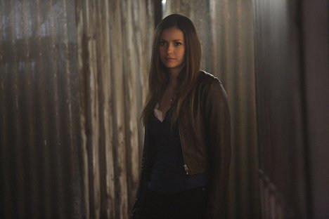 Nina Dobrev - Crónicas vampíricas - I'm Thinking of You All the While - De la película