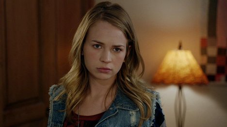 Britt Robertson - Ask Me Anything - Filmfotos