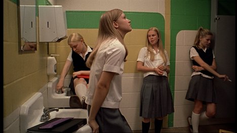 Chelse Swain, A.J. Cook, Leslie Hayman, Kirsten Dunst - As Virgens Suicidas - Do filme