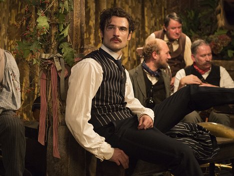 Tom Sturridge - Kaukana maailman menosta - Kuvat elokuvasta