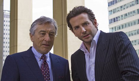 Robert De Niro, Bradley Cooper - Limitless - Van film