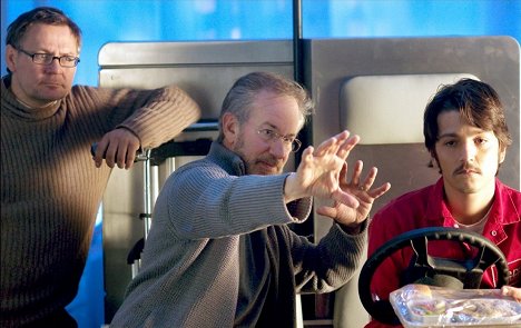 Janusz Kaminski, Steven Spielberg, Diego Luna - Le Terminal - Tournage