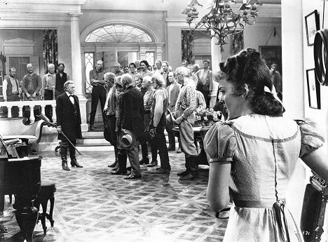 Claude Rains, Olivia de Havilland - Gold Is Where You Find It - Z filmu