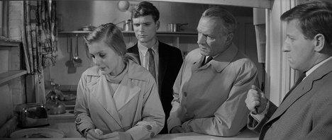 Carol Lynley, Keir Dullea, Laurence Olivier, Clive Revill - Bunny Lake Is Missing - Photos