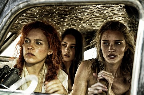 Riley Keough, Courtney Eaton, Rosie Huntington-Whiteley - Mad Max - Fury Road - Filmfotos
