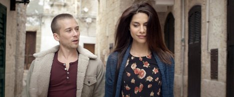 Lou Taylor Pucci, Nadia Hilker - Spring - De la película