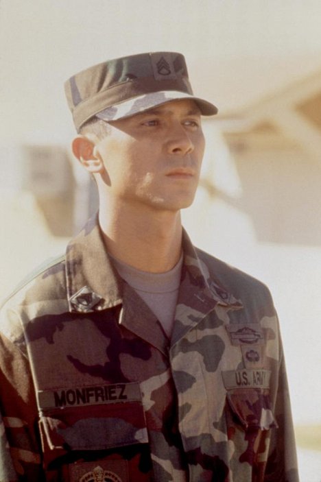 Lou Diamond Phillips - Courage Under Fire - Photos