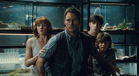 Bryce Dallas Howard, Chris Pratt, Nick Robinson, Ty Simpkins - Jurassic World - Filmfotos