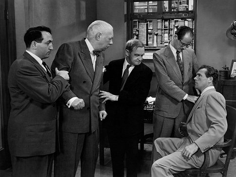 Barry Fitzgerald, Howard Duff - The Naked City - Photos