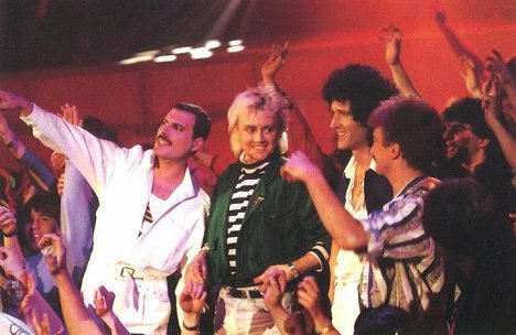 Freddie Mercury, Roger Taylor, Brian May, John Deacon - Queen: Friends Will Be Friends - Photos