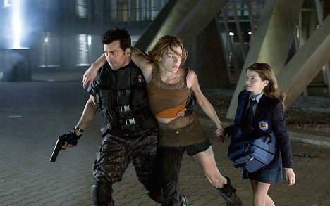 Oded Fehr, Milla Jovovich, Sophie Vavasseur - Resident Evil: Apocalypse - Photos