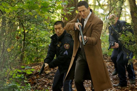 Reggie Lee, Sasha Roiz - Grimm - Szervkereskedők - Filmfotók