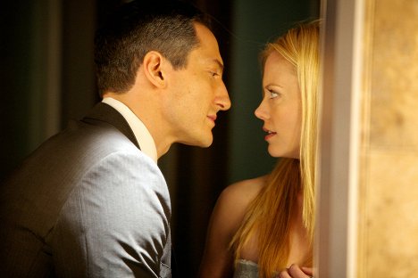 Sasha Roiz, Claire Coffee - Grimm - The Thing with Feathers - Photos