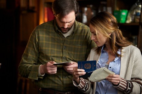 Silas Weir Mitchell, Bree Turner - Grimm - The Thing with Feathers - Photos