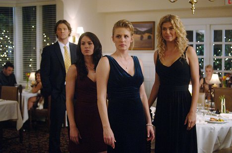 Michelle Borth, Samantha Smith, Adrianne Palicki - Hrozba z temnoty - What Is and What Should Never Be - Z filmu