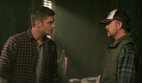 Jensen Ackles, Jim Beaver - Supernatural - Der Sturm bricht los (2) - Filmfotos