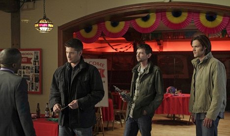 Jensen Ackles, DJ Qualls, Jared Padalecki - Supernatural - Season Seven, Time for a Wedding! - Photos