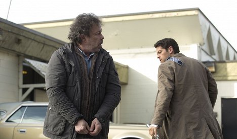 Curtis Armstrong, Misha Collins - Supernatural - Book of the Damned - Photos