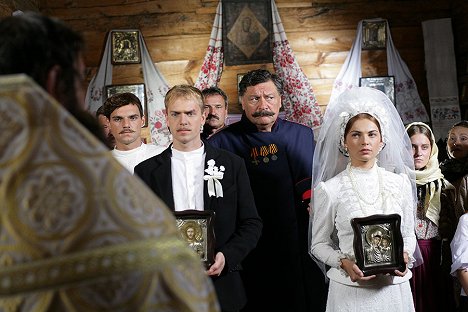 Artyom Alekseev, Vyacheslav Drobinkov, Dmitri Nazarov, Ekaterina Olkina - Poka stanica spit - De la película