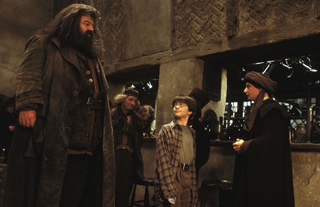 Robbie Coltrane, Daniel Radcliffe, Ian Hart - Harry Potter and the Sorcerer's Stone - Photos