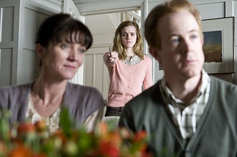 Michelle Fairley, Emma Watson, Ian Kelly - Harry Potter y las Reliquias de la Muerte: Parte I - De la película