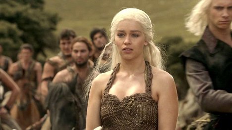 Emilia Clarke - Game of Thrones - Lord Snow - Photos