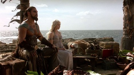Jason Momoa, Emilia Clarke - Game Of Thrones - Der Winter naht - Filmfotos