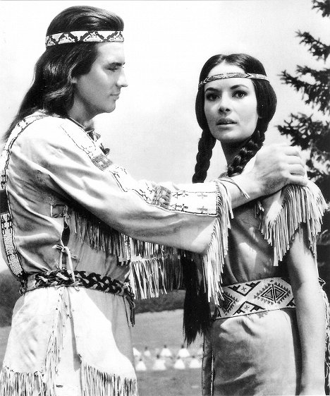 Pierre Brice, Karin Dor - Winnetou II - Filmfotos