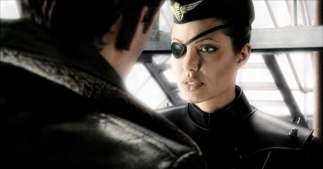 Angelina Jolie - Sky Kapitan i świat jutra - Z filmu