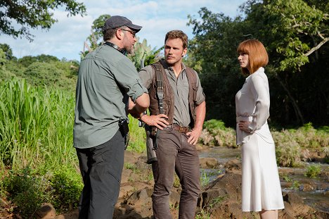 Colin Trevorrow, Chris Pratt, Bryce Dallas Howard - Jurassic World - Van de set