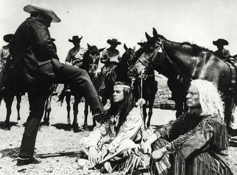 Mario Adorf, Pierre Brice, Hrvoje Svob - La Révolte des indiens apaches - Film