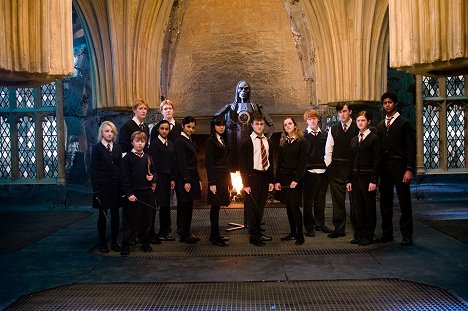 Evanna Lynch, William Melling, James Phelps, Shefali Chowdhury, Oliver Phelps, Afshan Azad, Katie Leung, Daniel Radcliffe, Emma Watson, Rupert Grint, Matthew Lewis, Bonnie Wright, Alfred Enoch - Harry Potter and the Order of the Phoenix - Promo