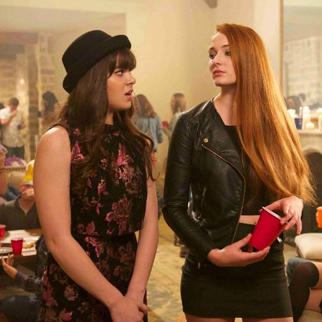 Hailee Steinfeld, Sophie Turner - Barely Lethal - Photos