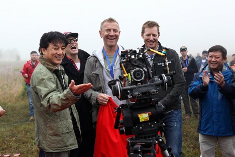 Jackie Chan, Johnny Knoxville, Renny Harlin - Skiptrace - Van de set