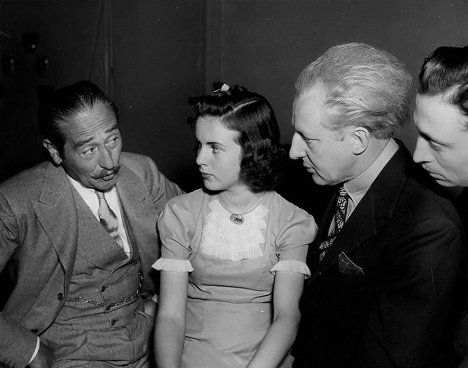 Adolphe Menjou, Deanna Durbin, Leopold Stokowski, Mischa Auer - 100 miestä ja 1 tyttö - Kuvat kuvauksista